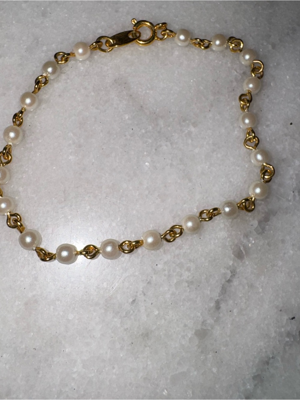 Vintage Avon faux pearl bracelet